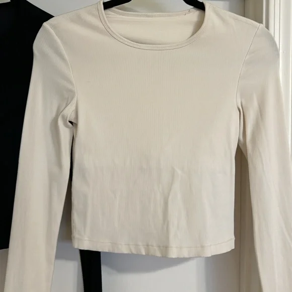 Bundle of Long Sleeve Workout Tops - Picture 2 of 5